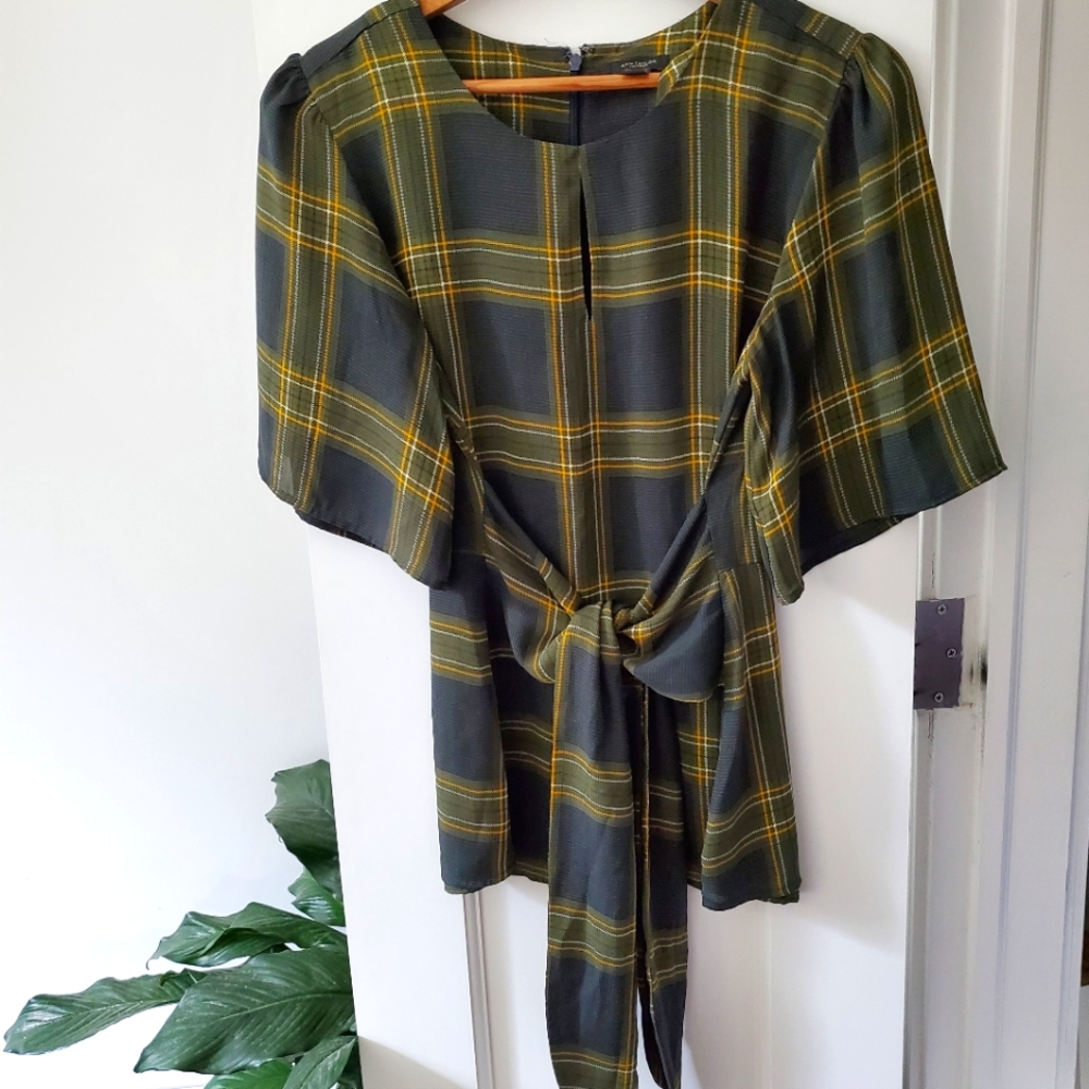 Plaid blouse with tie
